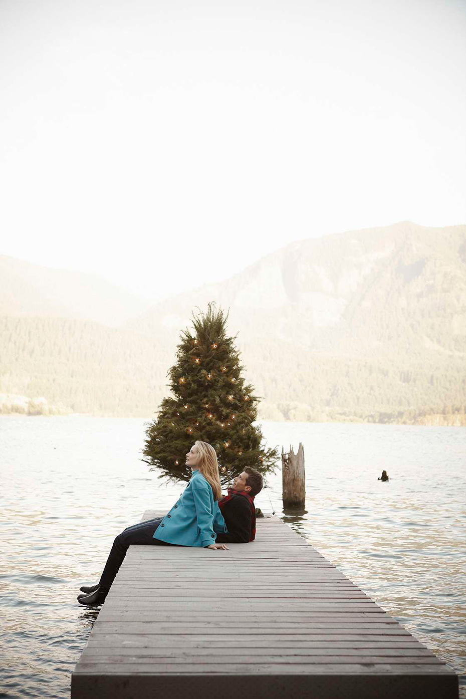 xmas-tree-lit-on-pier_web